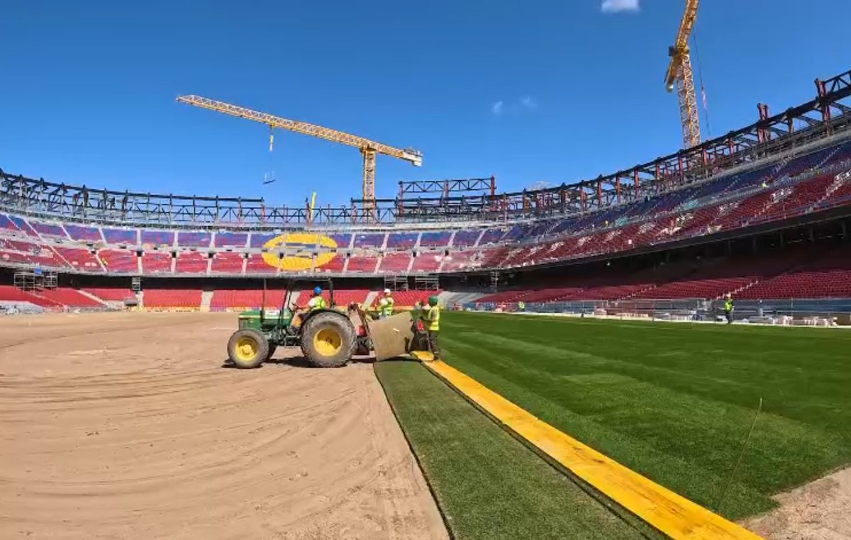 Lucrările de reconstrucție ale Spotify Camp Nou au ajuns în faza de montat gazonul