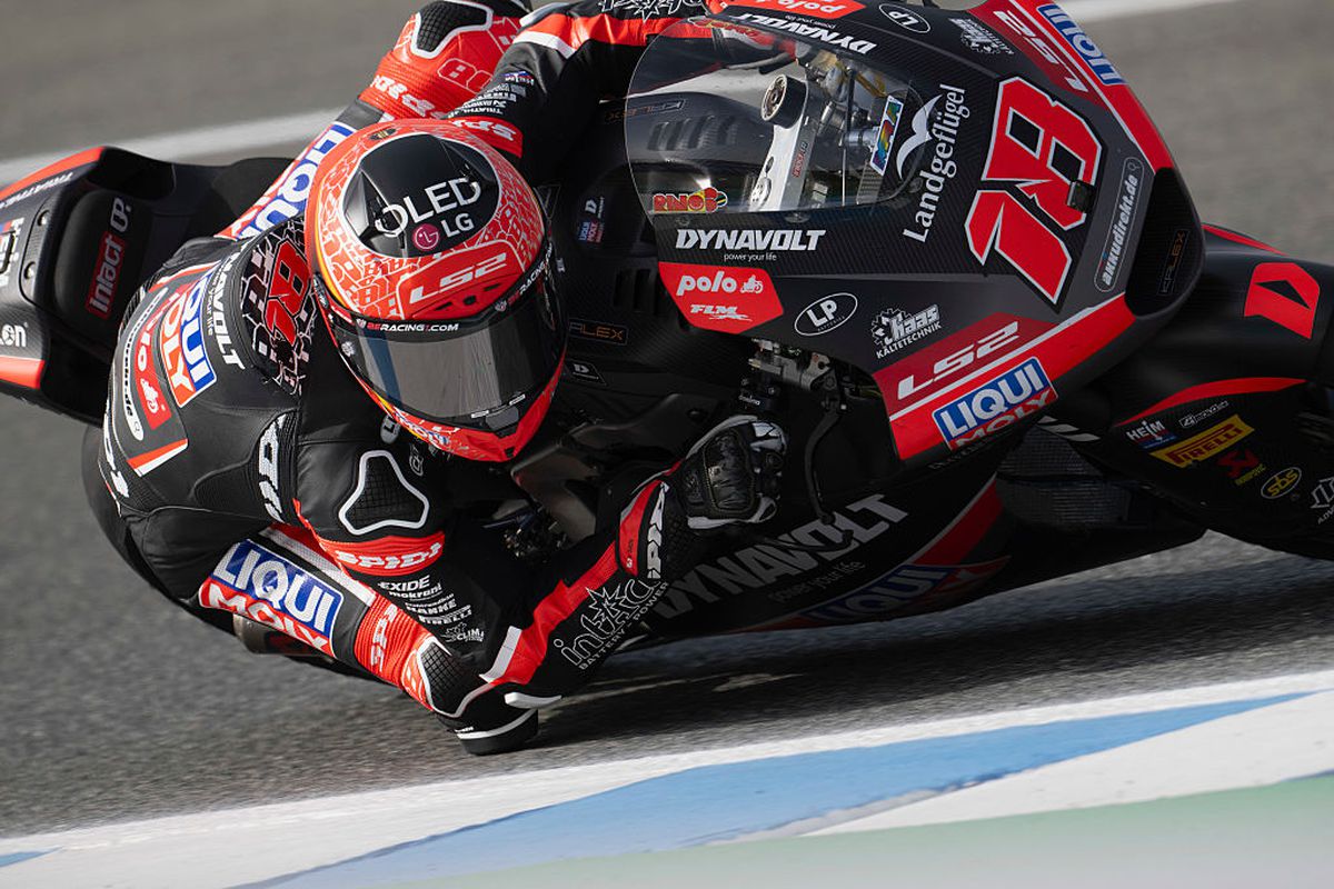 Uluitor! A căzut de două ori cu motocicleta, iar apoi a făcut un tur istoric