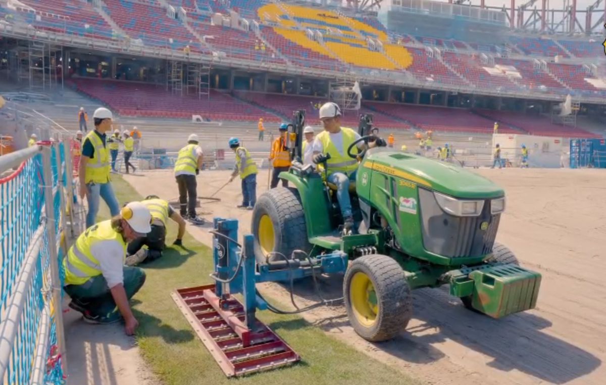 Lucrările de reconstrucție ale Spotify Camp Nou au ajuns în faza de montat gazonul