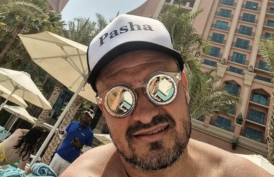 Gloria Buzău la retrogradare, Budescu e cu ochelari de soare și șampanie la piscină » Unde se relaxează starul din Superligă