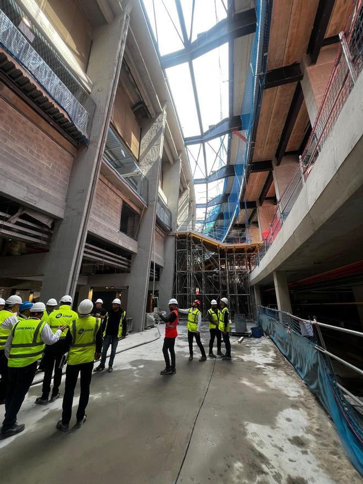 Lucrările de reconstrucție ale Spotify Camp Nou au ajuns în faza de montat gazonul