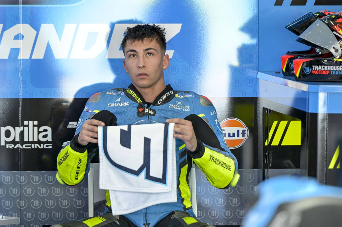 Uluitor! A căzut de două ori cu motocicleta, iar apoi a făcut un tur istoric