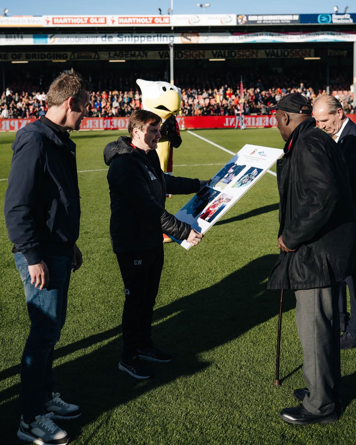 „Carla, legendă a clubului” » Scenografie spectaculoasă pentru magazionera care s-a pensionat după 27 de ani