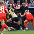 Bayern a rămas în 10 cu Barcelona, după ce Kett și-a tras adversara de păr/ FOTO Imago Images