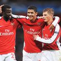 Emmanuel Eboue, în stânga // foto: Guliver/gettyimages