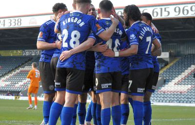 Meciul pentru care se doarme în fața stadionului! Două echipe cu peste 100 de puncte luptă pentru primul loc