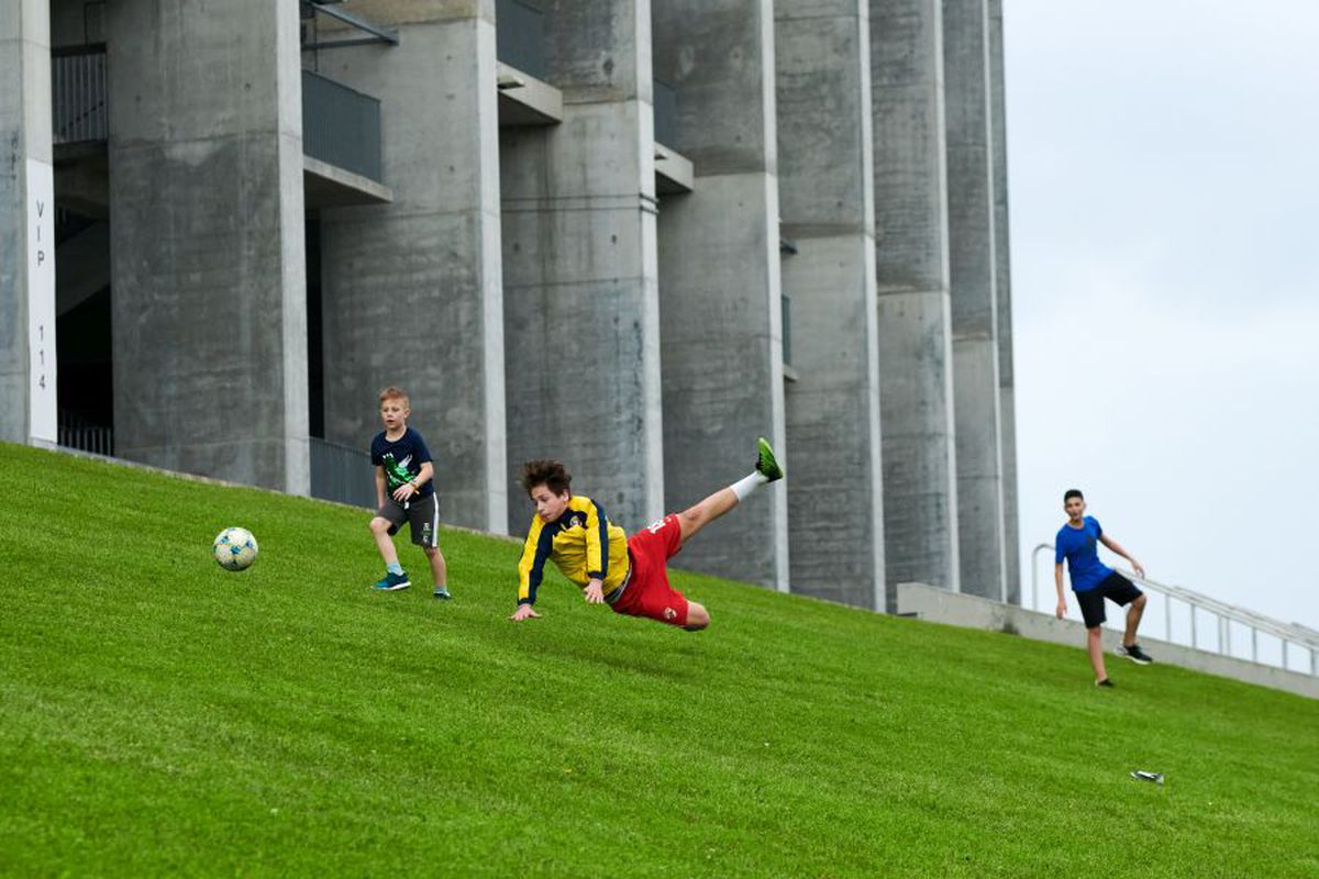 Să ne amuzăm cu Liga 1: interesu’ poartă fesu’! Echipele, puse să aleagă cum se încheie sezonul » Cine vrea metoda „Romică Pașcu” și cine a impresionat prin fair-play