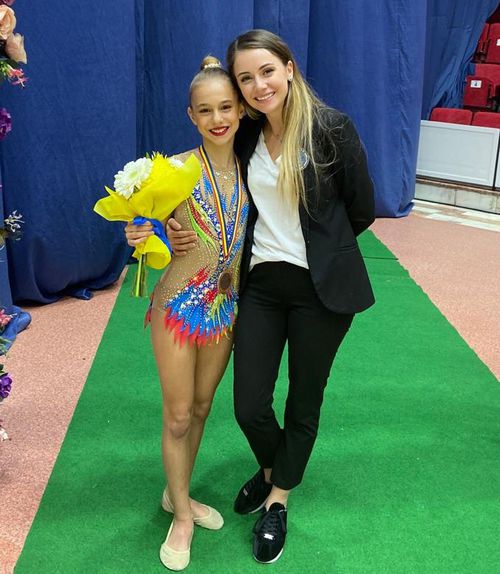 Eva Vencu și Ștefania Chiriac după un concurs reușit