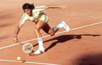 Roland Garros se joacă pe GSP.ro » Timp de două săptămâni, oferim istorii și întâmplări interesante de pe zgura pariziană. Astăzi, cinci momente de excepție cu Ilie Năstase, campionul din 1973