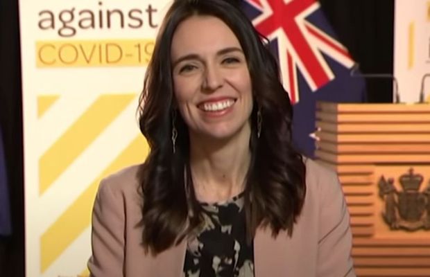 VIDEO Câtă stăpânire! Cum a reacționat Jacinda Ardern, premierul Noii Zeelande, surprinsă în direct de un cutremur puternic