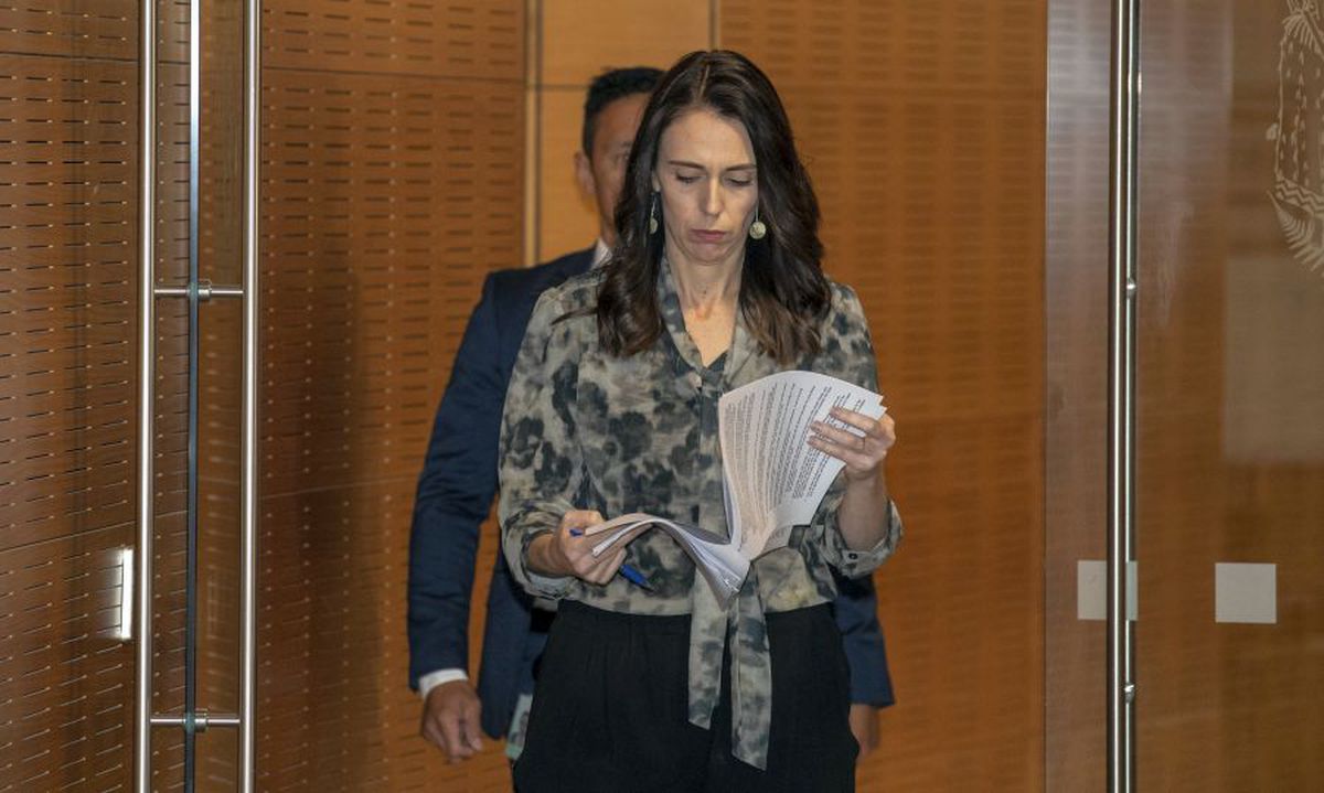 VIDEO Câtă stăpânire! Cum a reacționat Jacinda Ardern, premierul Noii Zeelande, surprinsă în direct de un cutremur puternic