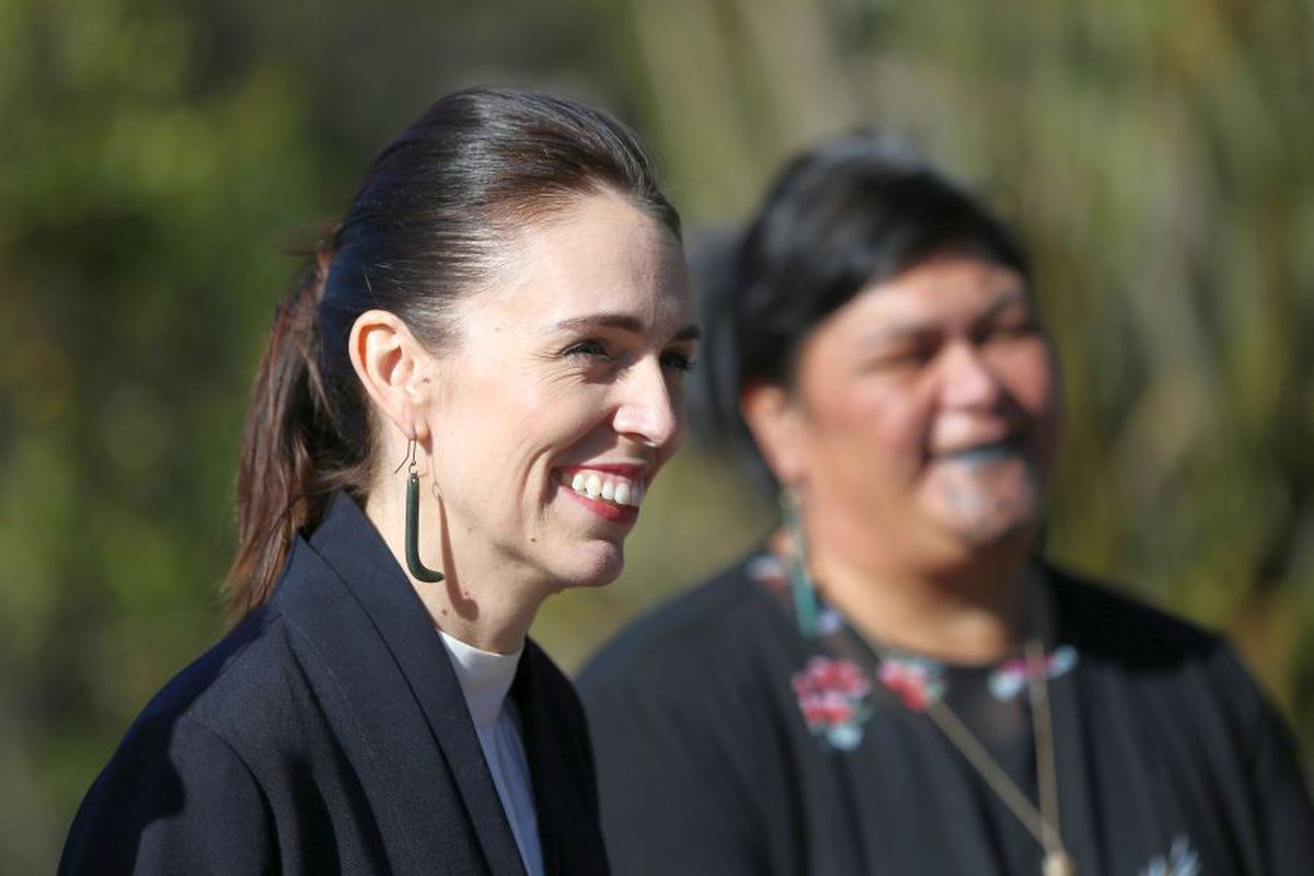 VIDEO Câtă stăpânire! Cum a reacționat Jacinda Ardern, premierul Noii Zeelande, surprinsă în direct de un cutremur puternic