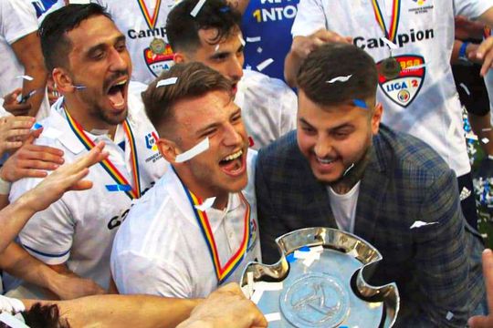 FC U Craiova a promovat în Liga 1 // foto: Facebook @ Fotbal Club Universitatea 1948