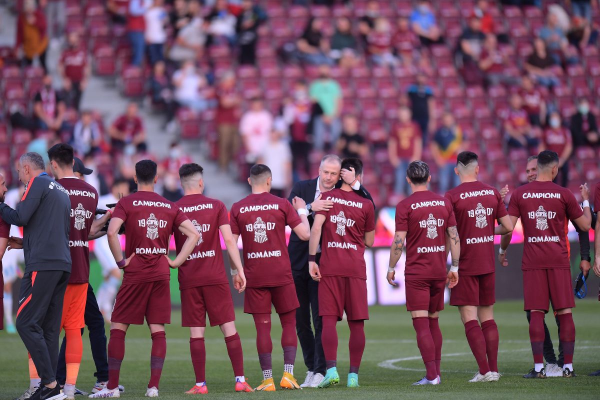 Moment special înainte de CFR Cluj - FCSB! Campionii au fost prezentați fanilor printre flăcări și fum: Edi Iordănescu, extrem de emoționat