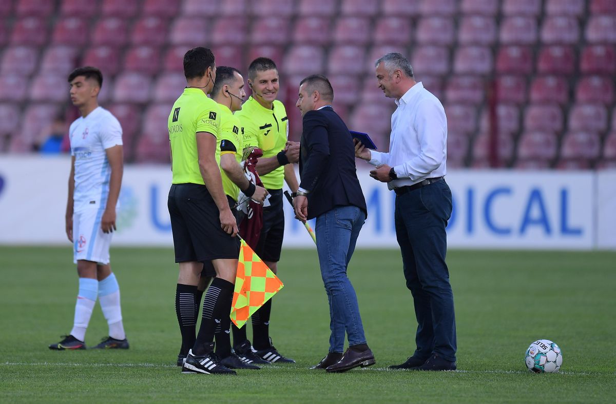 Moment special înainte de CFR Cluj - FCSB! Campionii au fost prezentați fanilor printre flăcări și fum: Edi Iordănescu, extrem de emoționat