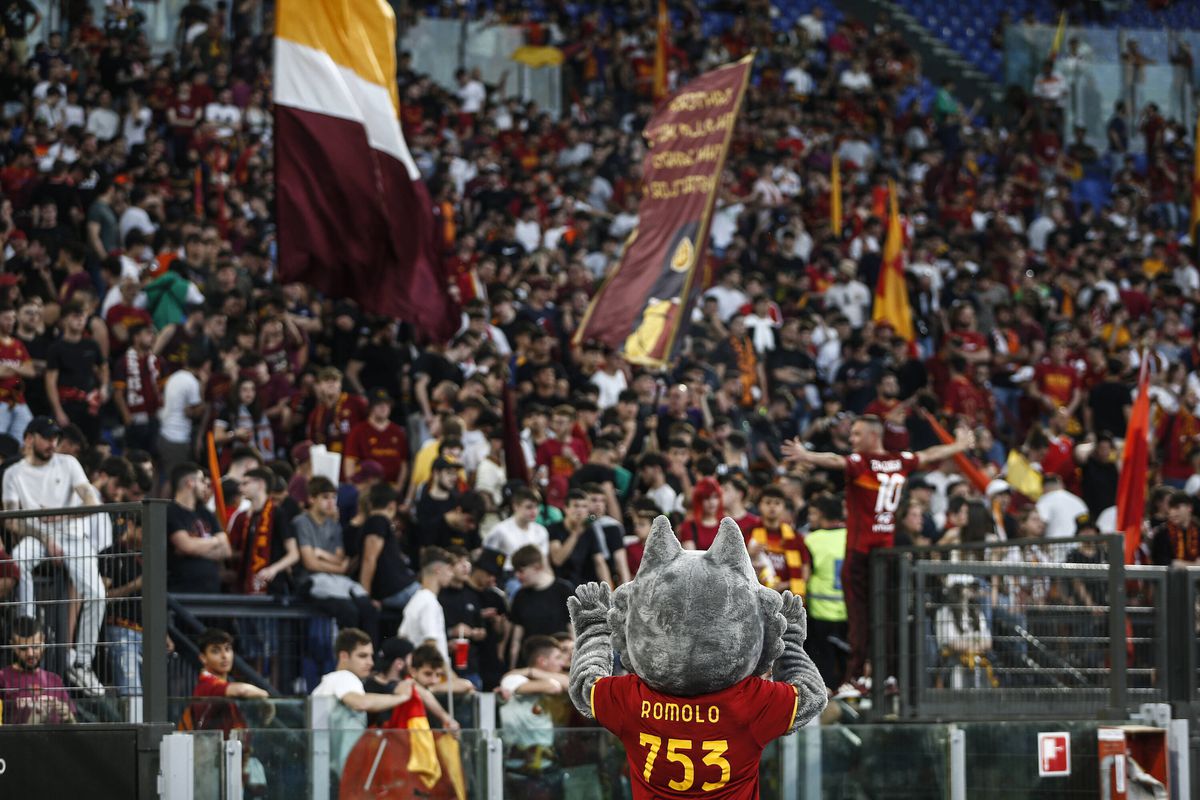 Finala Conference s-a jucat la Tirana, însă pe Stadio Olimpico din Roma au venit peste 50.000 de oameni!