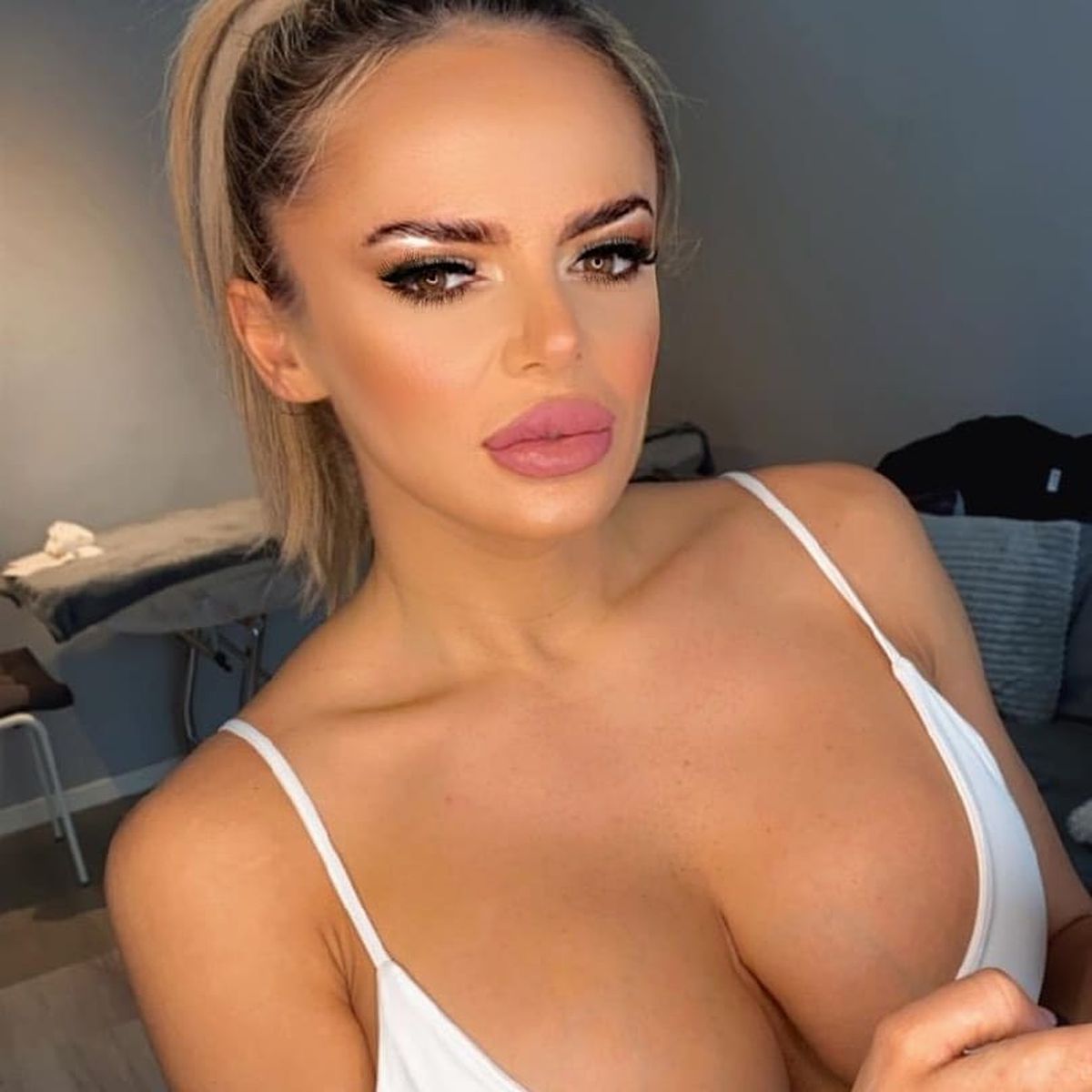 Antrenoarea româncă de kickboxing e cucerită de un bărbat însurat » Vrea să îi fie a doua nevastă: „Nu cred în monogamie”