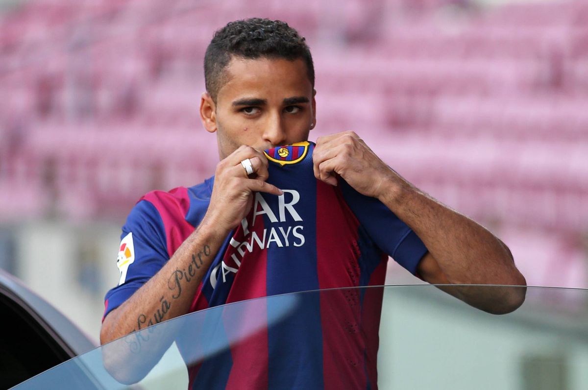 Fostul coechipier al lui Messi la Barcelona, arestat după ce a tras cu pistolul într-o parcare publică