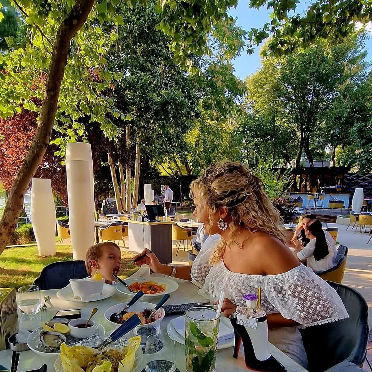 Antrenoarea româncă de kickboxing e cucerită de un bărbat însurat » Vrea să îi fie a doua nevastă: „Nu cred în monogamie”