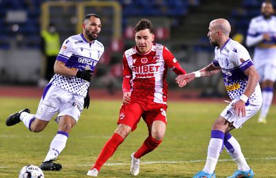 Fostul atacant de la FC Argeș și Dinamo prefațează barajul: „Cum să nu fie favorită?”