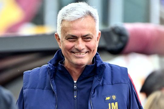 Jose Mourinho, 60 de ani, așteaptă o ofertă de la PSG. Portughezul nu mai vrea să continue la AS Roma.