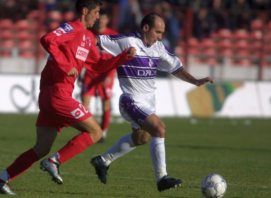 Jean Vlădoiu în tricoul lui FC Argeș Fostul atacant de la FC Argeș și Dinamo prefațează barajul: „Cum să nu fie favorită?”