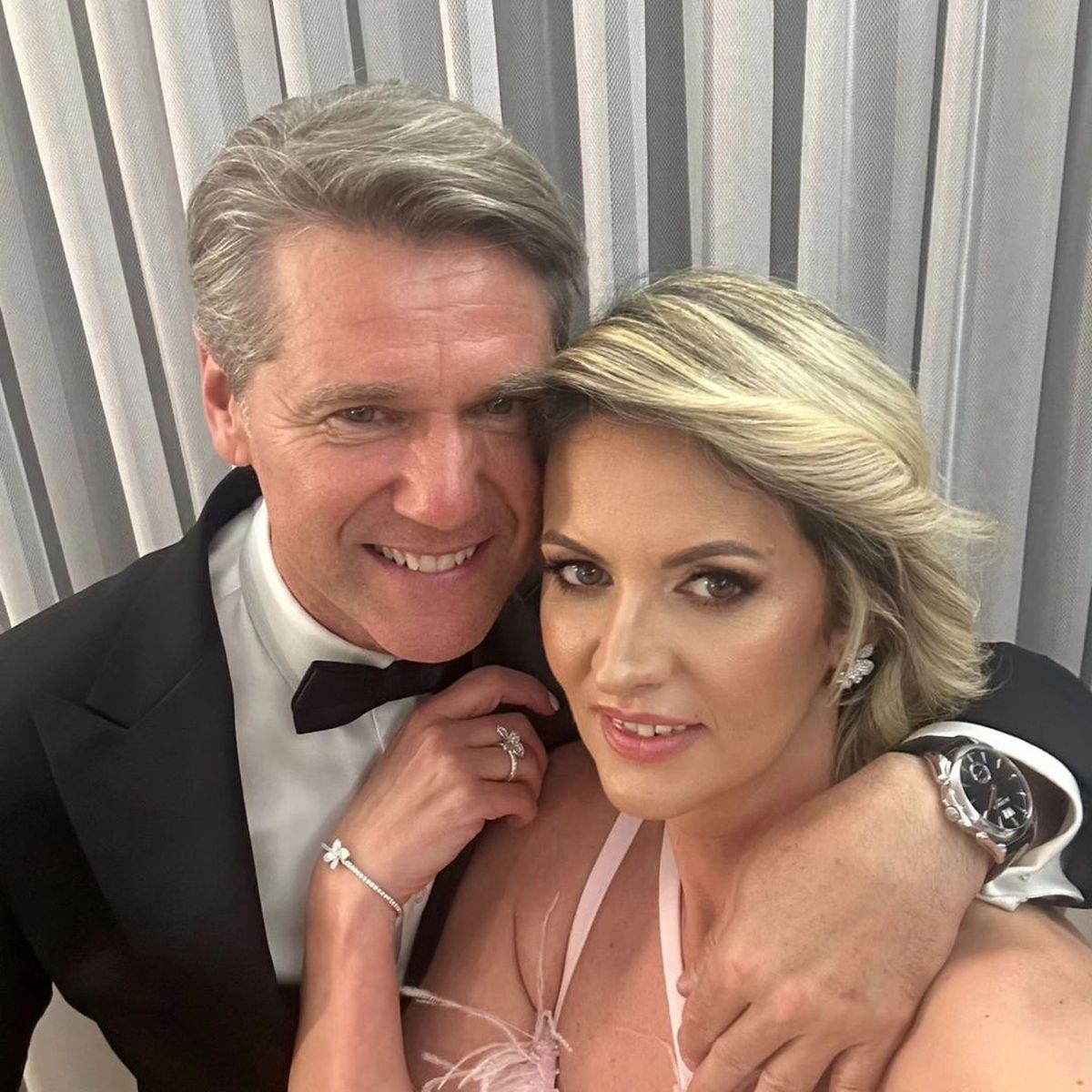 Imagini tari de la dineul Generației de Aur » Prima care a vrut să facă poză cu Jose Mourinho