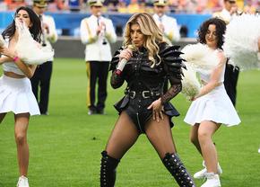 Loredana Groza, show ca la Superbowl pe Arena Națională! A apărut pe motocicletă, iar ținuta ei a atras toate privirile