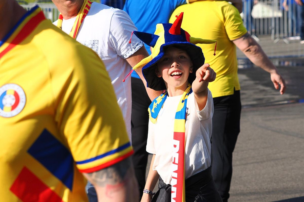 Imagini cu cozile formate dinaintea meciului Generația de Aur – Legendele Lumii