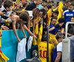 Gică Hagi dă autografe după meciul Generației de Aur