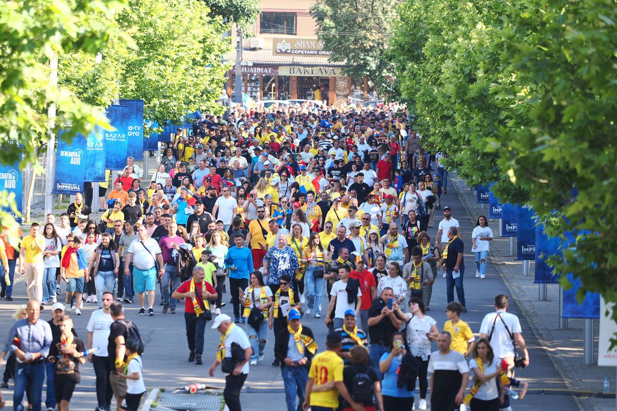 Imagini cu cozile formate dinaintea meciului Generația de Aur – Legendele Lumii