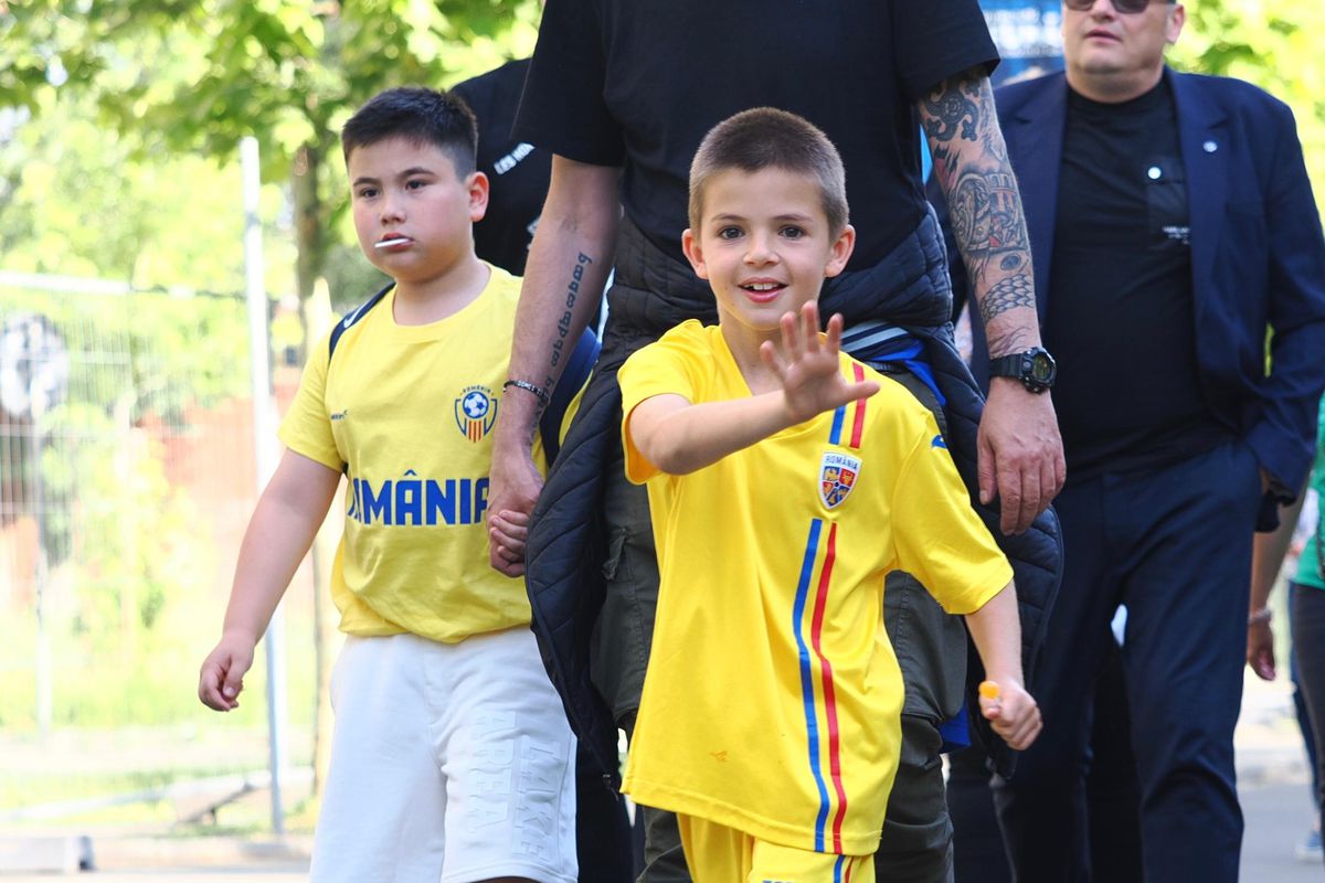 Imagini cu cozile formate dinaintea meciului Generația de Aur – Legendele Lumii