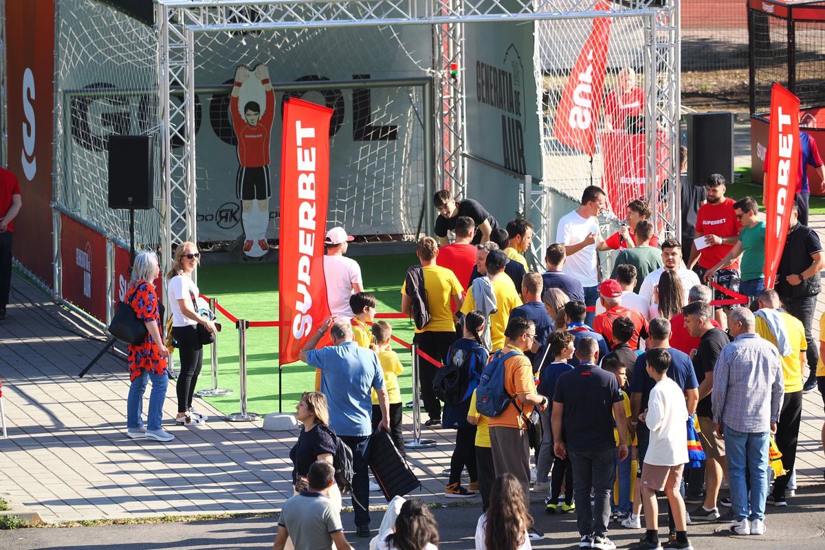 Imagini cu cozile formate dinaintea meciului Generația de Aur – Legendele Lumii