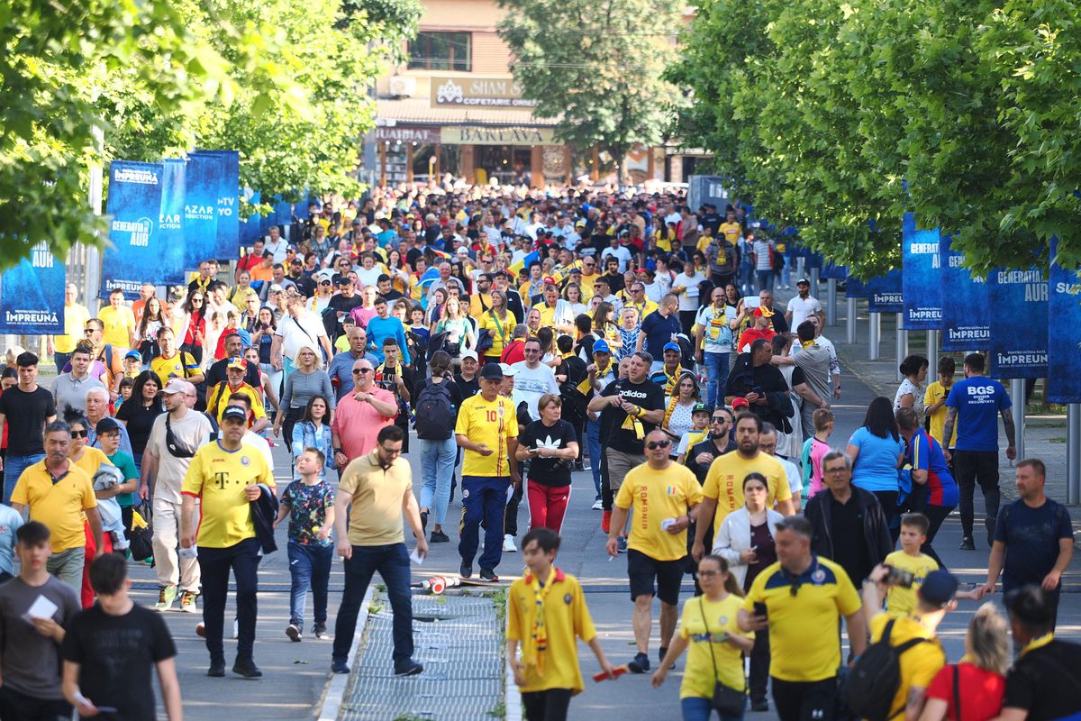 Imagini cu cozile formate dinaintea meciului Generația de Aur – Legendele Lumii