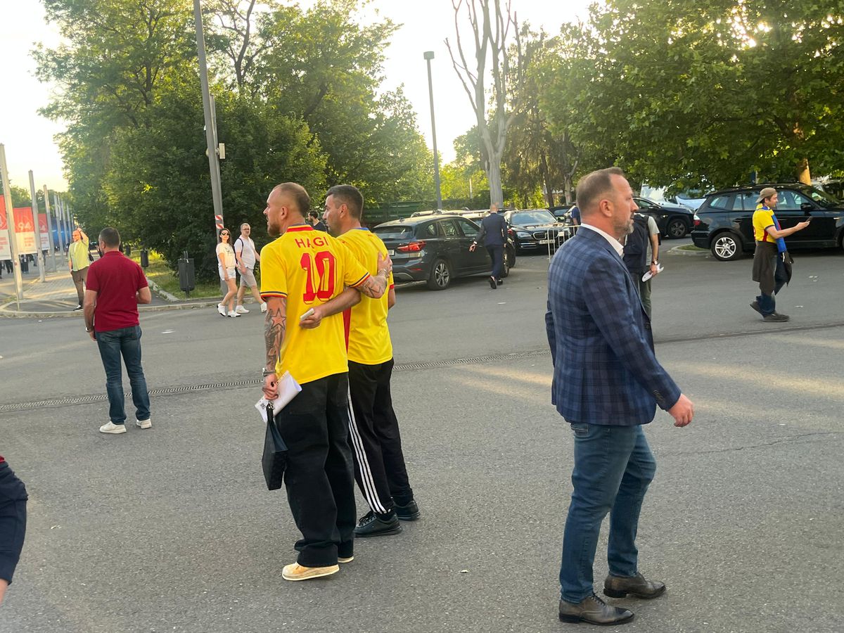 Denis Alibec, apariție spectaculoasă la meciul Generației de Aur » Tricoul special pe care l-a purtat