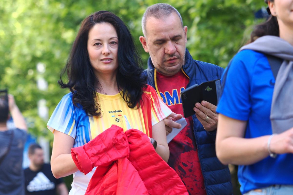 Imagini cu cozile formate dinaintea meciului Generația de Aur – Legendele Lumii