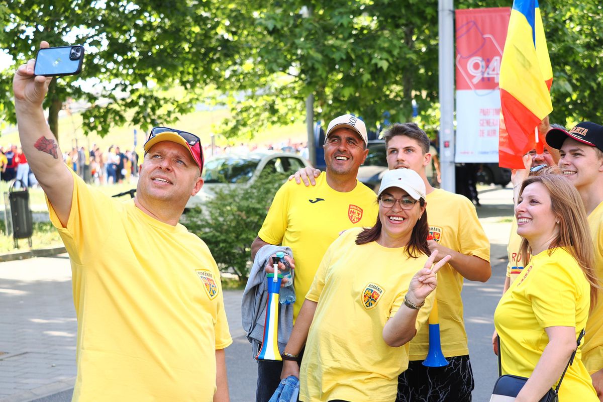 Imagini cu cozile formate dinaintea meciului Generația de Aur – Legendele Lumii