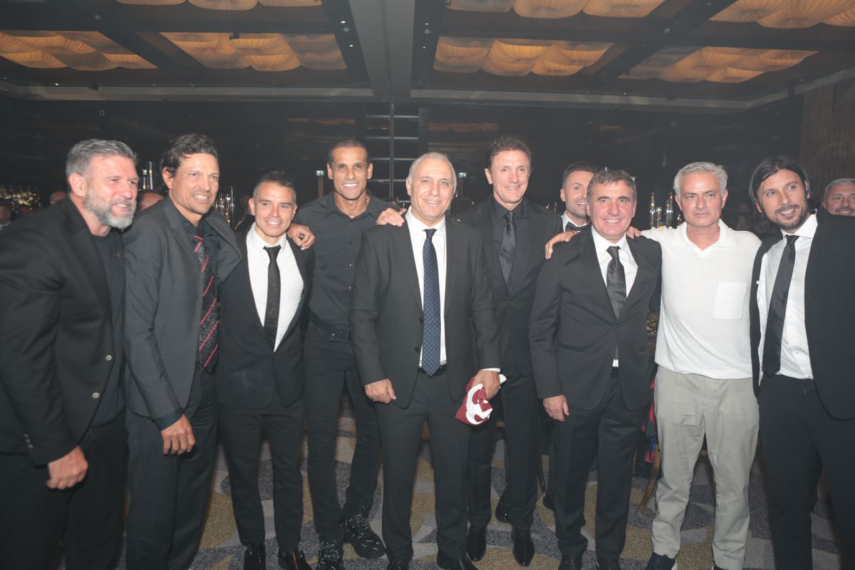 „Ai bani” » Cristi Borcea l-a impresionat pe Mourinho cu suma pe care a cheltuit-o la dineul Generației de Aur