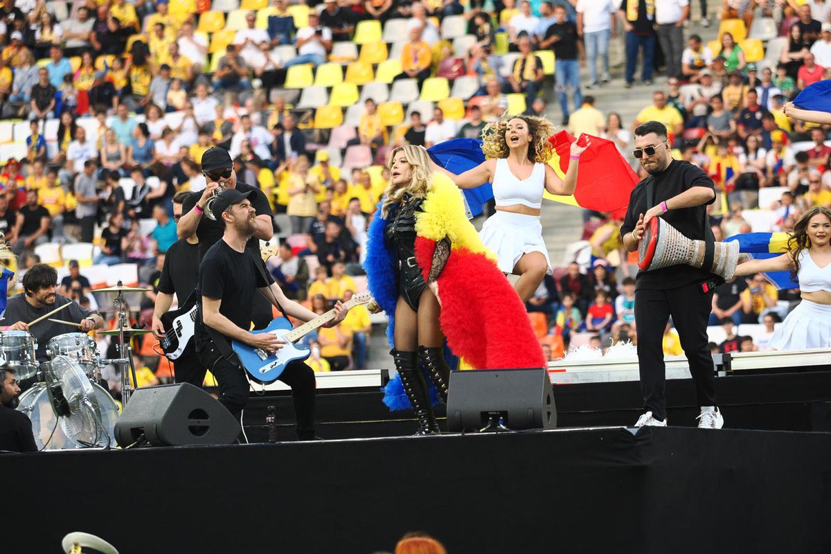 Loredana Groza, show ca la Superbowl pe Arena Națională! A apărut pe motocicletă, iar ținuta ei a atras toate privirile