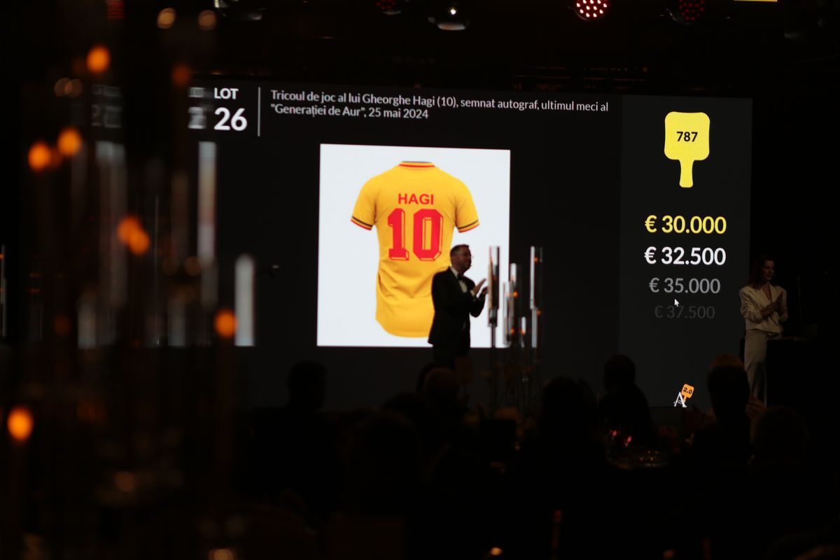 Licitație la dineu pentru echipamentele Generației de Aur » Cât a plătit Șucu pentru tricoul lui Mourinho + Hagi a stabilit recordul serii