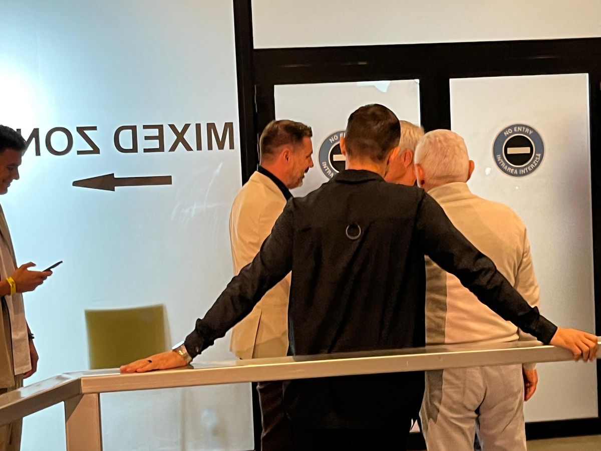 Imagini incredibile la zona mixtă de la Arena Națională! Giovanni Becali a adus antrenorul din Superligă pentru poze cu Jose Mourinho