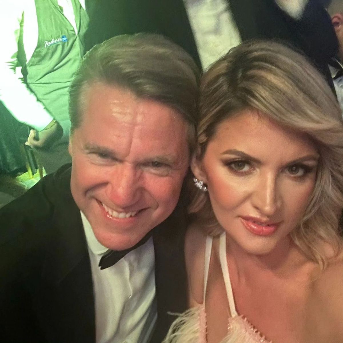 Imagini tari de la dineul Generației de Aur » Prima care a vrut să facă poză cu Jose Mourinho