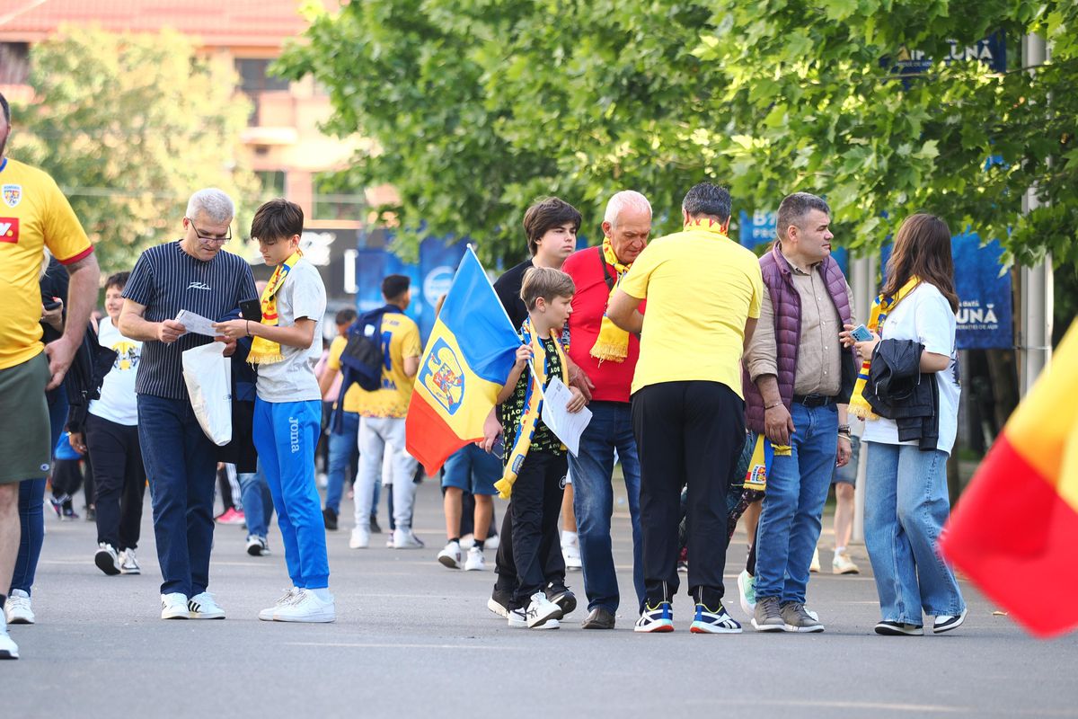 Imagini cu cozile formate dinaintea meciului Generația de Aur – Legendele Lumii