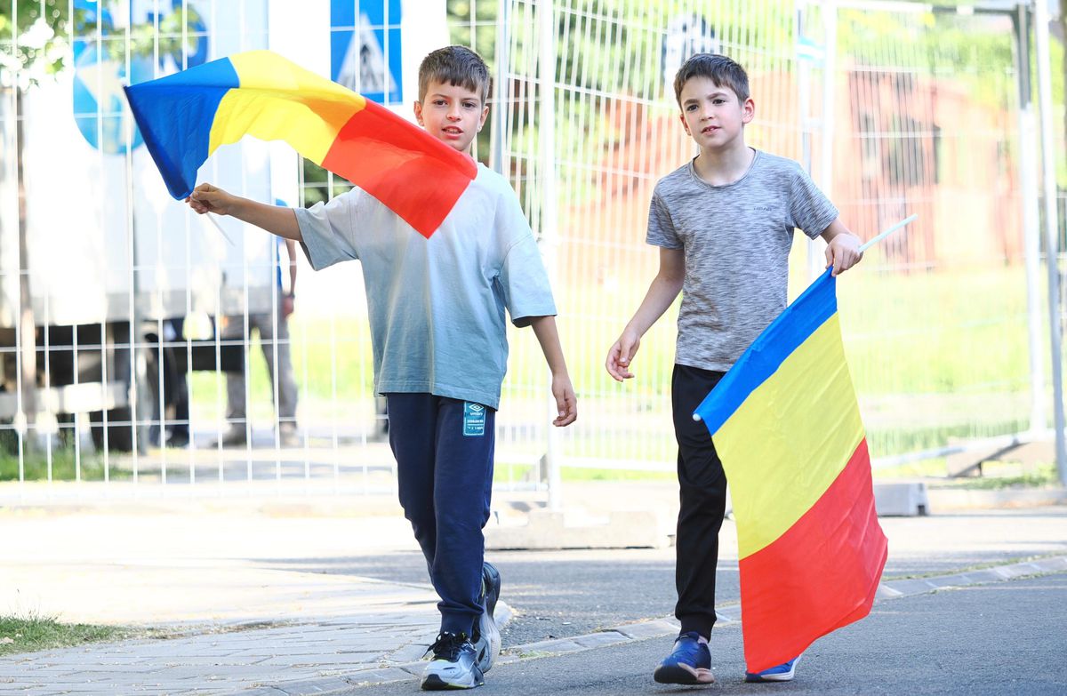 Imagini cu cozile formate dinaintea meciului Generația de Aur – Legendele Lumii