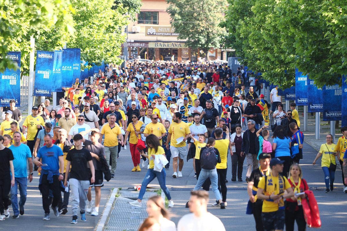 Imagini cu cozile formate dinaintea meciului Generația de Aur – Legendele Lumii