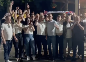 Au încercat să-și arate entuziasmul, dar nu prea le-a ieșit  » Cum s-a filmat Valeriu Iftime, după ce FC Botoșani s-a salvat