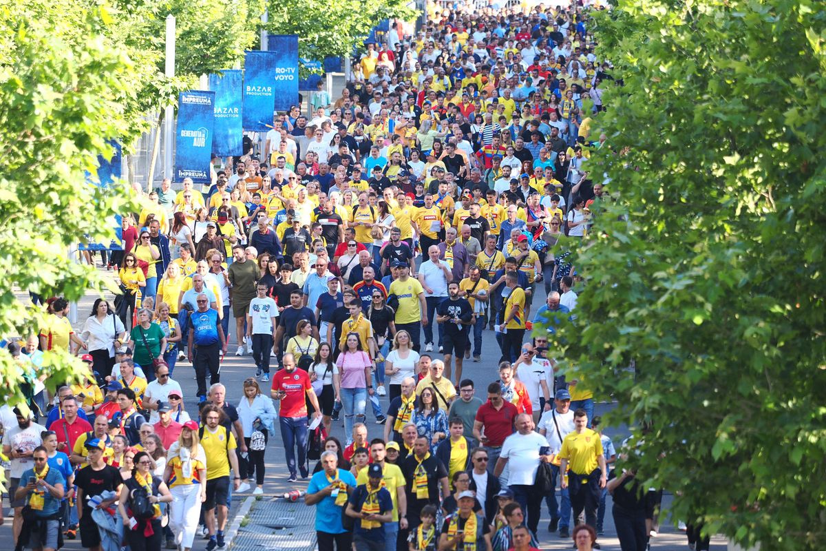 Imagini cu cozile formate dinaintea meciului Generația de Aur – Legendele Lumii