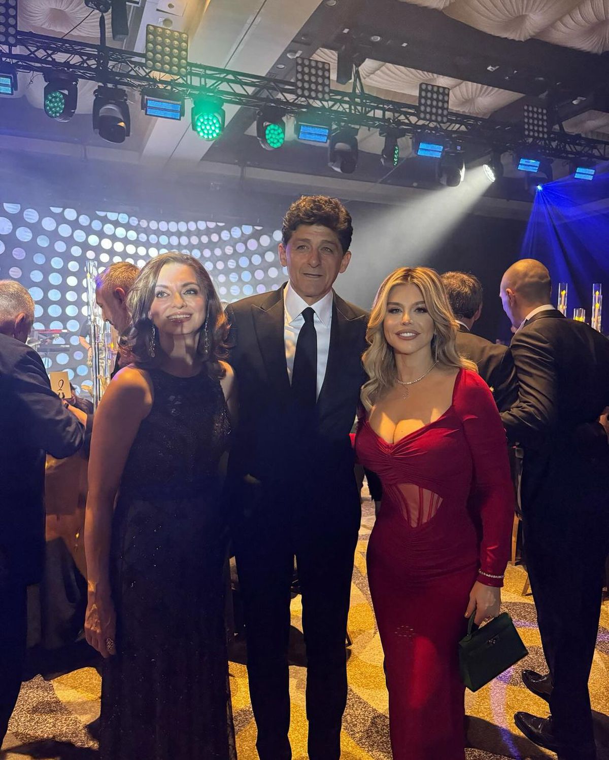 „Ai bani” » Cristi Borcea l-a impresionat pe Mourinho cu suma pe care a cheltuit-o la dineul Generației de Aur