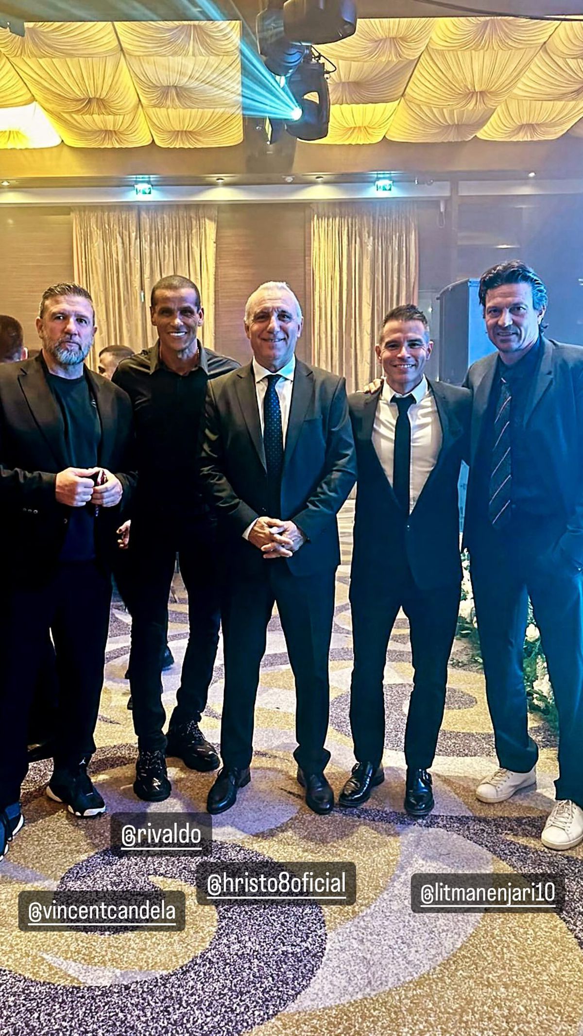 Imagini tari de la dineul Generației de Aur » Prima care a vrut să facă poză cu Jose Mourinho