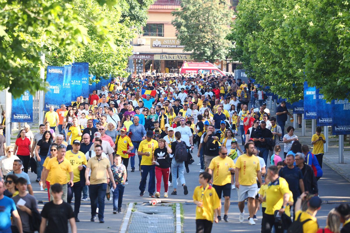 Imagini cu cozile formate dinaintea meciului Generația de Aur – Legendele Lumii